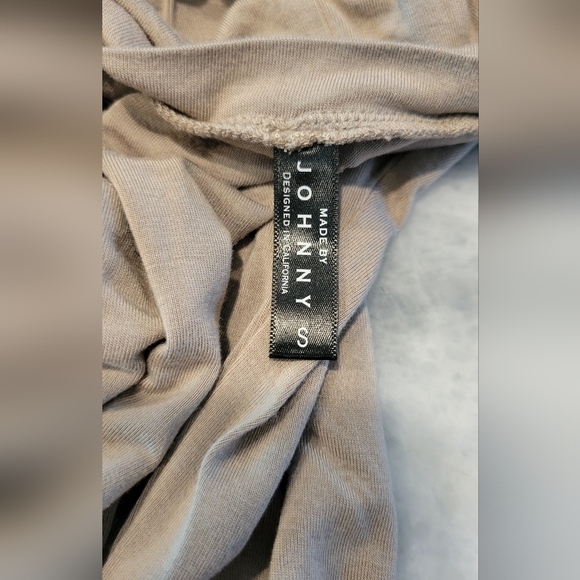 Johnny Gathered Sides Top - Picture 3 of 4